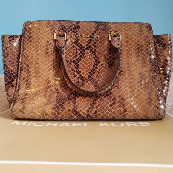 Michael Kors Handbags - Micheal Kors Selma Snake Printed Leather Purse